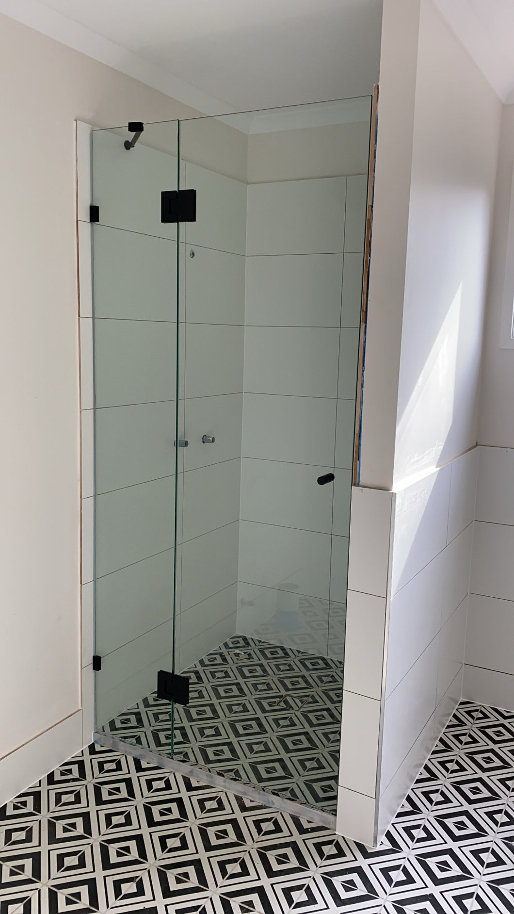 Frameless Wall to Wall Kits (Hinged off Glass)